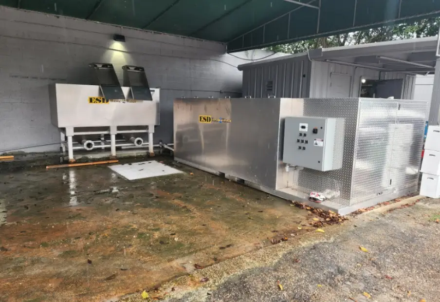 Stainless steel equipment wash rack and reclaim system at golf course
