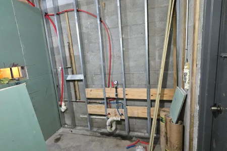 Metal-stud restroom wall framing with PEX water lines